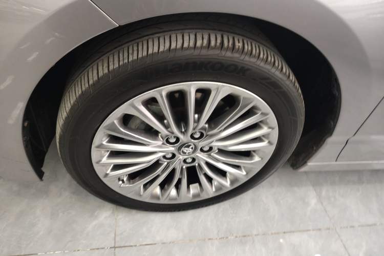 Used Toyota Avalon 2019 Dual-Engine 2.5L XLE Prestige Version China VI Standard