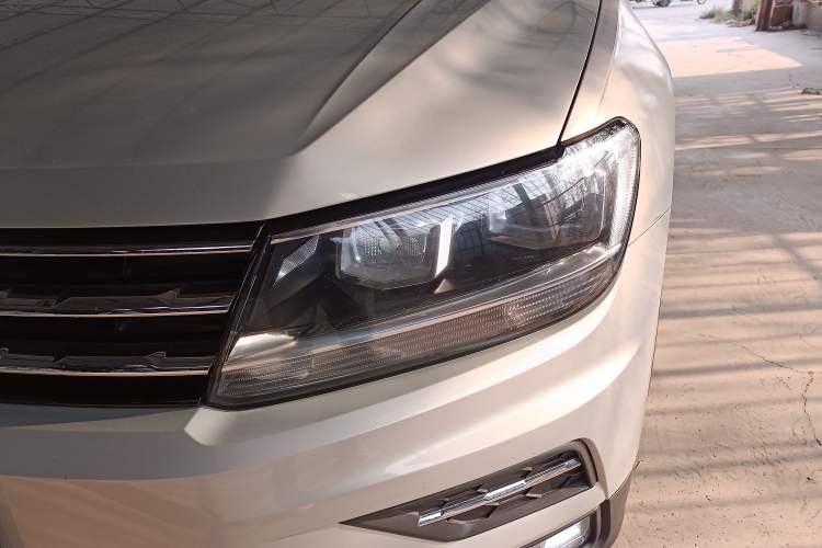 Used Volkswagen Tiguan L 2019 Updated Version 330TSI Automatic Two-Wheel Drive Panoramic Comfort Edition China VI Standard Left Front Headlight