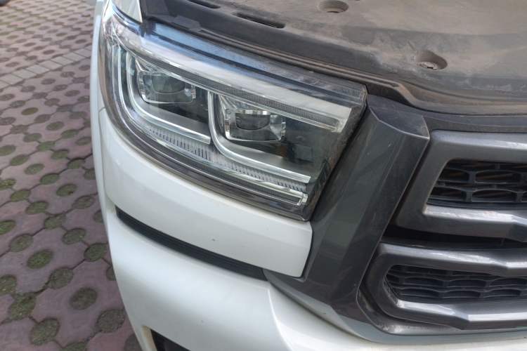 Used Great Wall Poer 2023 2.0T Passenger Version Automatic Gasoline Four-Wheel Drive Comfort Trim – GW4C20B Right Front Headlight