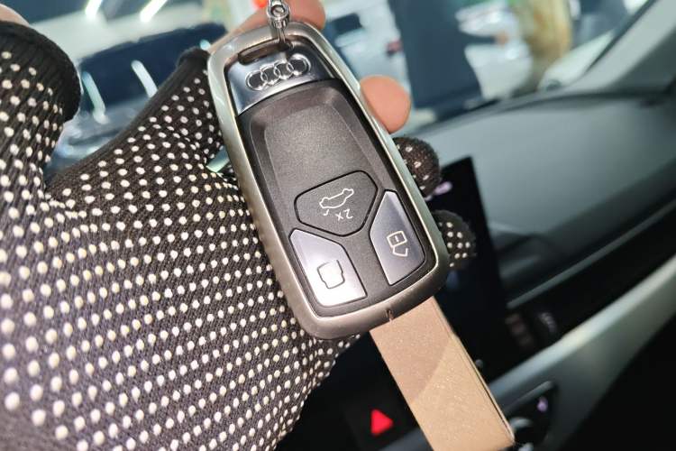 Used Audi A4L 2022 40 TFSI Luxury Dynamic Model Vehicle Key