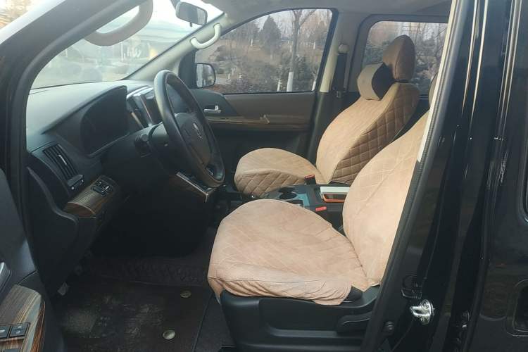 Used FORTHING Lingzhi PLUS 2021 2.0L Manual Comfort Version 7 Seats