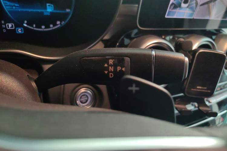 Used Mercedes-Benz GLC 2022 Facelifted GLC 260 L 4MATIC Dynamic Edition Gear Lever