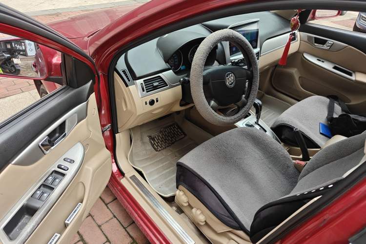 Used Buick Excelle 2013 1.5L Automatic Classic Model
