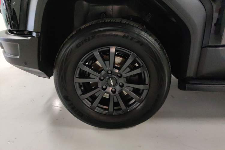 Used Formula Leopard 5 2023 Navigator Edition Right Rear Wheel Hub