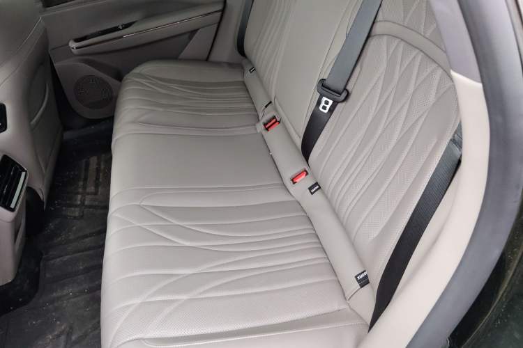 Used Geely Galaxy 8 2025 130km EM-P Starship Edition
