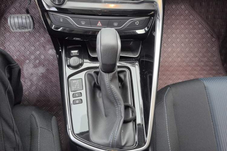 Used Peugeot 308 2018 1.6L Automatic Luxury Edition Gear Lever