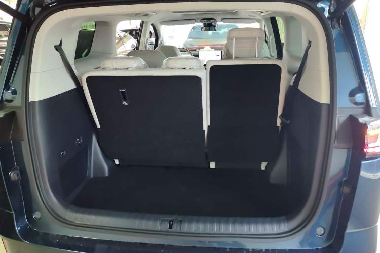 Used VOYAH Dream 2025 PHEV Four-Wheel-Drive Flagship Kunpeng Edition Trunk