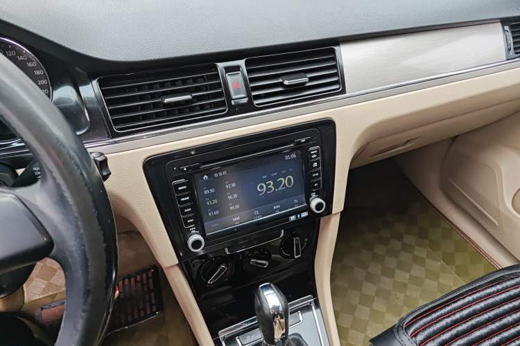 Used Volkswagen Bora 2014 1.6L Automatic Comfort Model Audio And AC Panel