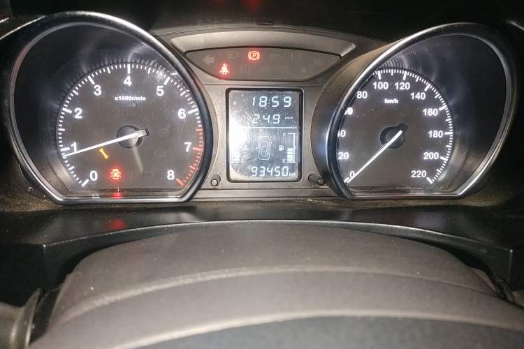 Used Zotye T600 2016 1.5T Manual Elite Edition Odometer Close Up