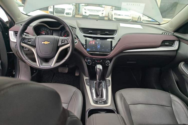 Used Chevrolet Malibu 2018 530T Automatic Fashion Edition Center Console