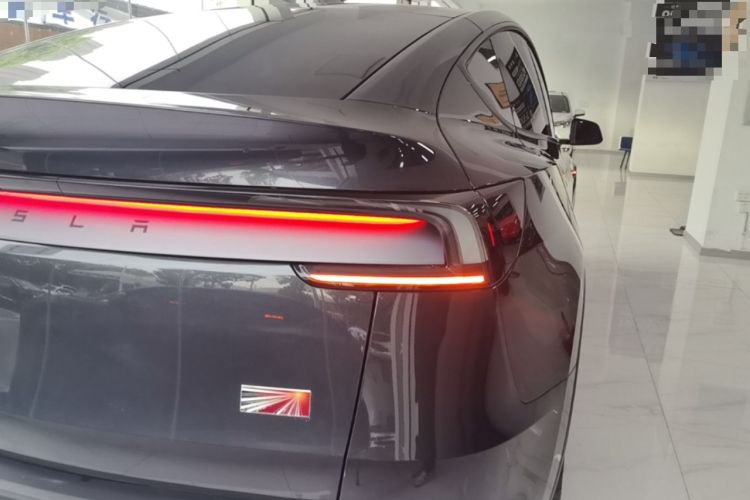 Used Tesla Model Y 2025 Rear-Wheel Drive First Edition Exterior 3