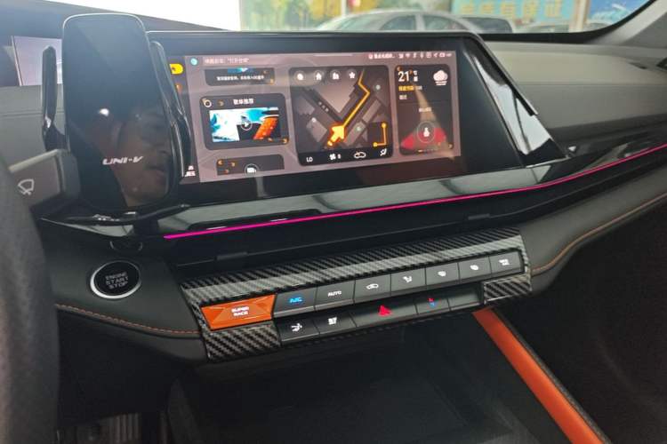 Used CHANGAN UNI-V 2022 1.5T Prestige Version Audio And AC Panel