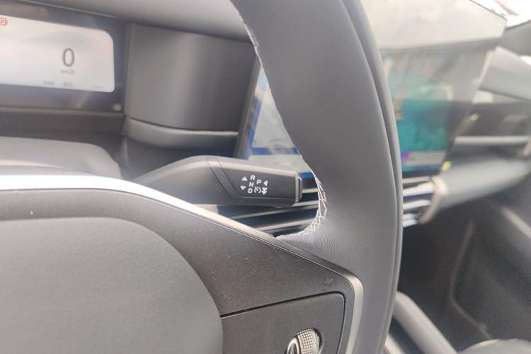 Used Chery Fengyun Fulwin X3 Plus 2025 Model 401 Two-Wheel Drive Smart Leading Edition Gear Lever