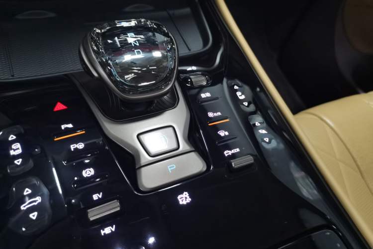 Used Denza D9 2022 DM-i 970 Four-Wheel Drive Prestige Model