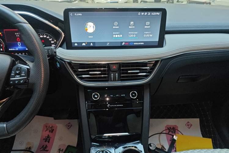 Used Ford Escape 2020 EcoBoost 245 Two-Wheel-Drive Titanium Edition Audio And AC Panel