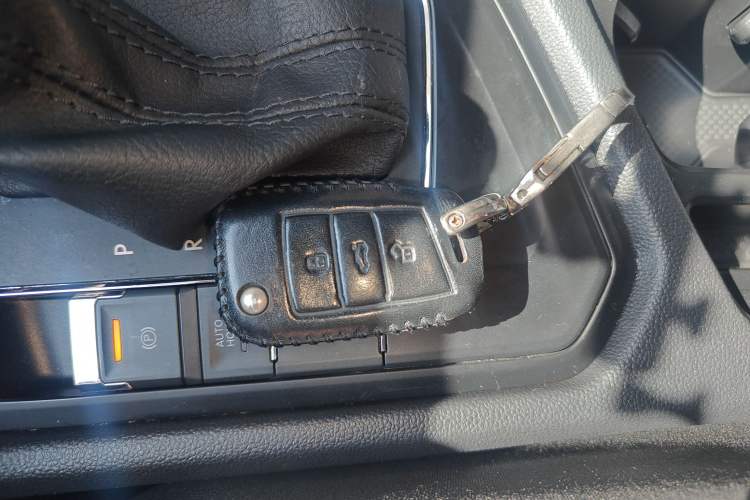 Used Volkswagen Tiguan L 2020 330TSI Automatic Two-Wheel Drive Luxury Edition China VI Standard