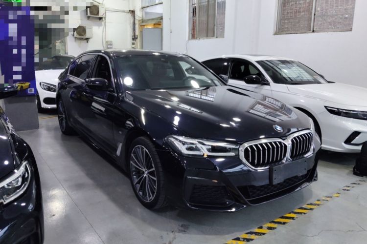 Used BMW 5 Series 2021 Facelifted 530Li Leading Edition M Sport Package Front Right 45 Deg