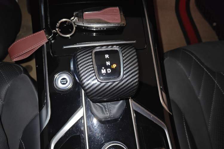 Used Hongqi HS5 2022 Facelifted Version 2.0T Smart Connect Flagship All-Wheel-Drive Edition Gear Lever