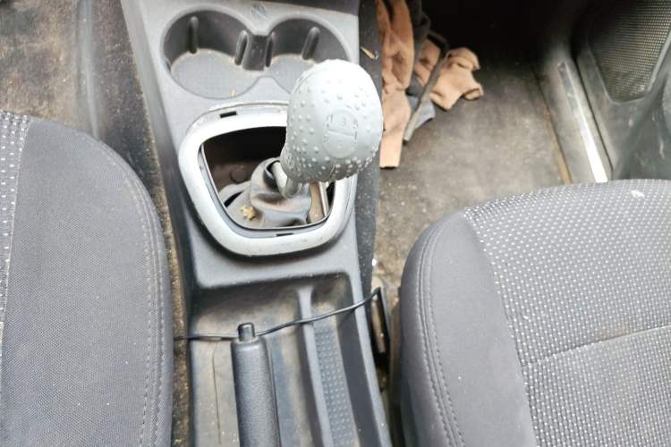 Used Dongfeng Fengon 330 2016 1.2L Manual Base Version DK12-07 Gear Lever