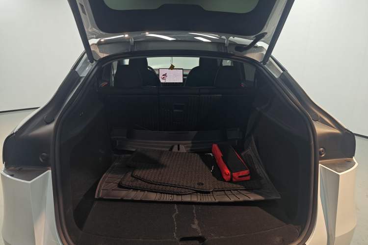 Used Tesla Model Y 2025 Rear-Wheel-Drive Version