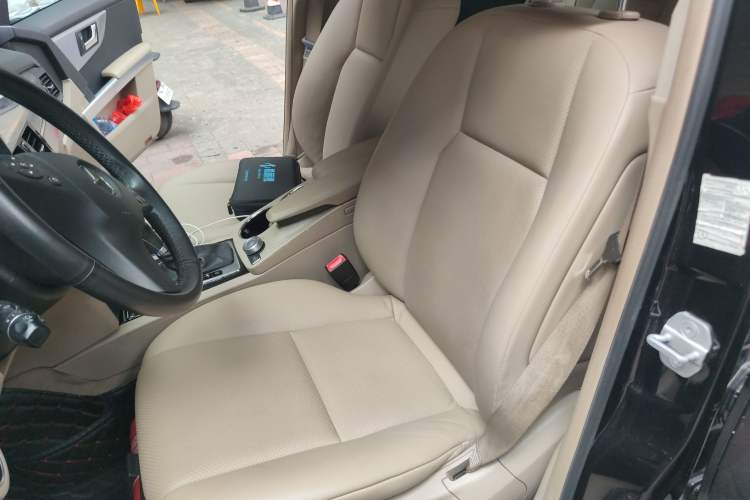 Used Mercedes-Benz GLK-Class 2011 GLK 300 4MATIC Luxury Model
