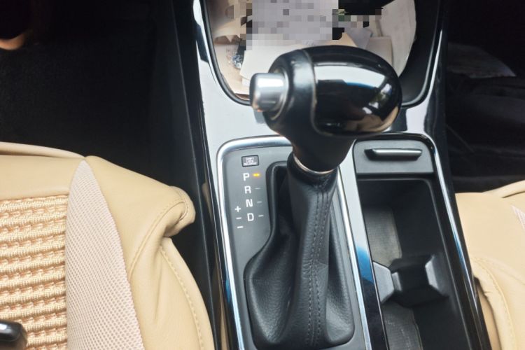 Used Kia K4 2015 1.8L Automatic DLX Special Gear Lever