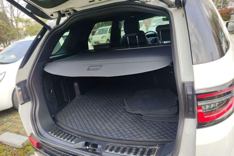 Used Land Rover Discovery Sport 2021 249 PS R-Dynamic S Performance Edition Trunk