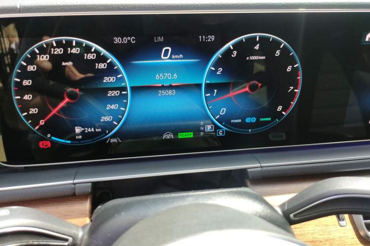 Used Mercedes-Benz GLS 2023 GLS 450 4MATIC Luxury Model Odometer Close Up