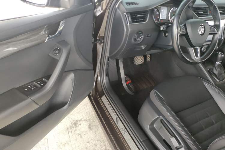 Used Skoda Octavia 2017 1.6L Automatic Smart Drive Edition Driver Seat