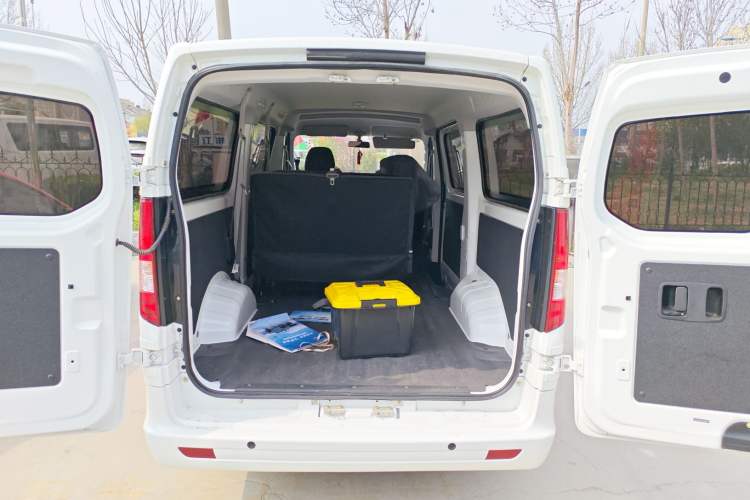 Used CHANGAN KAICHENG Ruixing EM80 2025 Passenger Version Comfort Model 7 Seats 300 km Side-Hinged Doors Trunk