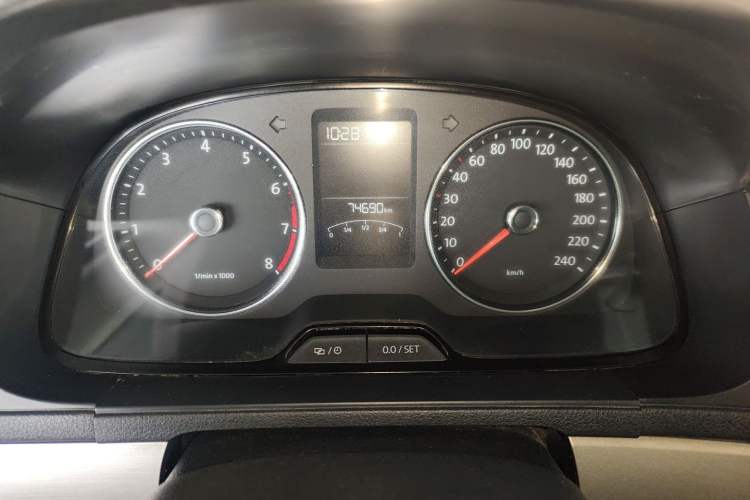 Used Volkswagen Lavida 2013 Restyled Classic 1.6L Manual Comfort Edition