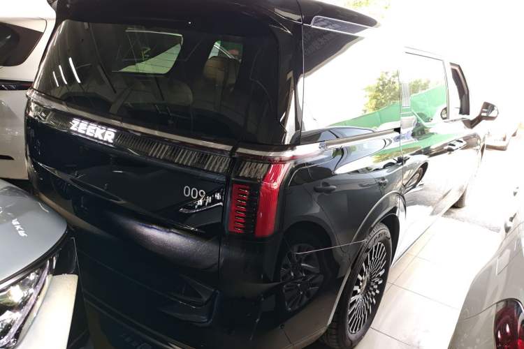 Used Zeekr 009 2024 7-Seater Walk-Through Version Four-Wheel Drive 108 kWh Rear Right 45 Deg