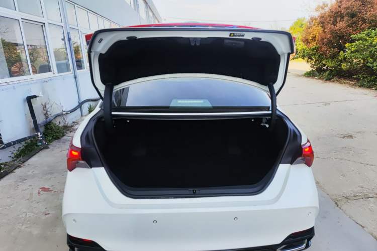 Used Toyota Avalon 2022 Dual-Engine 2.5L Luxury Edition Trunk