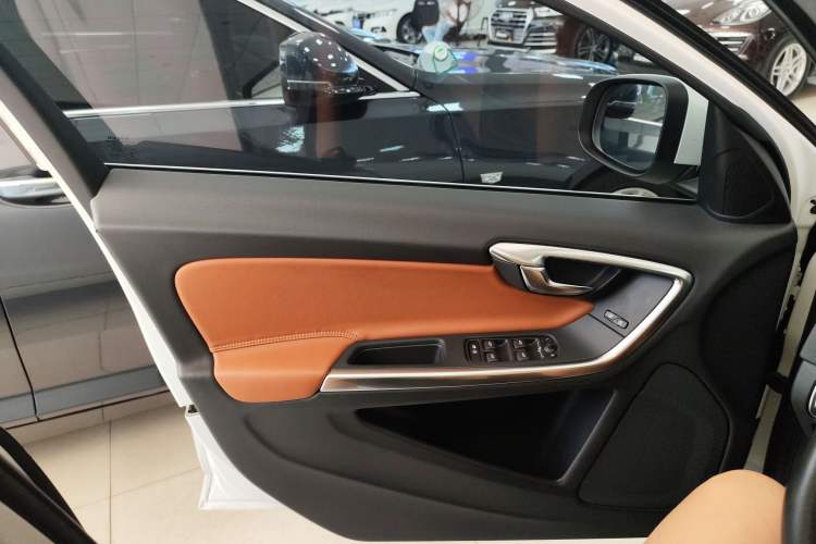 Used Volvo V60 2017 T5 Zhiyi Edition China V Standard