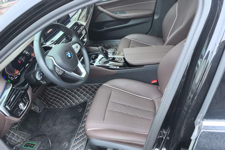 Used BMW 5 Series 2022 Second Facelift 525Li Luxury Package Left Front Seat