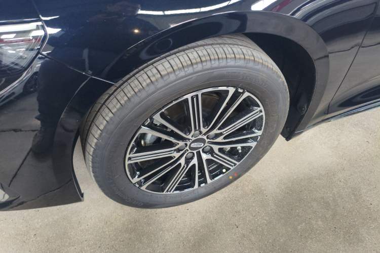 Used Geely Auto Preface 2026 Model Oriental Yao 1.5TD Fuyao Edition Left Front Wheel Hub