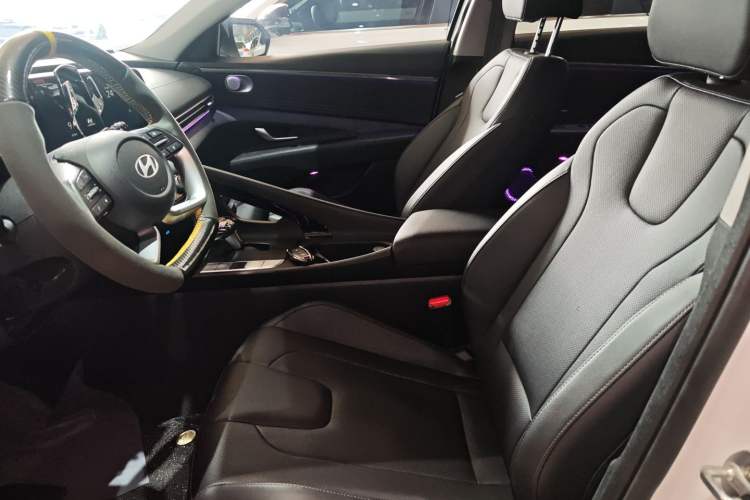 Used Hyundai Elantra 2023 1.5L CVT LUX Prestige Edition Left Front Seat