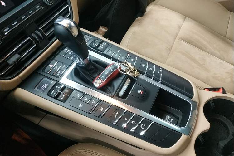 Used Porsche Macan 2018 Macan 2.0T