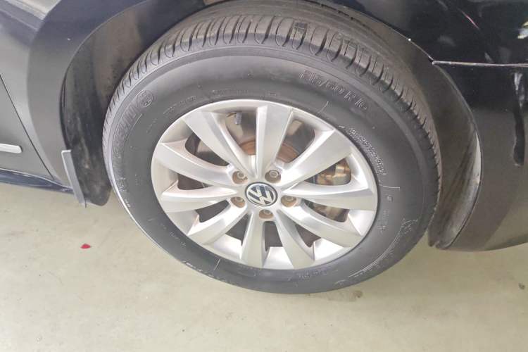 Used Volkswagen Passat 2014 1.8TSI DSG Prestige Edition Right Front Wheel Hub