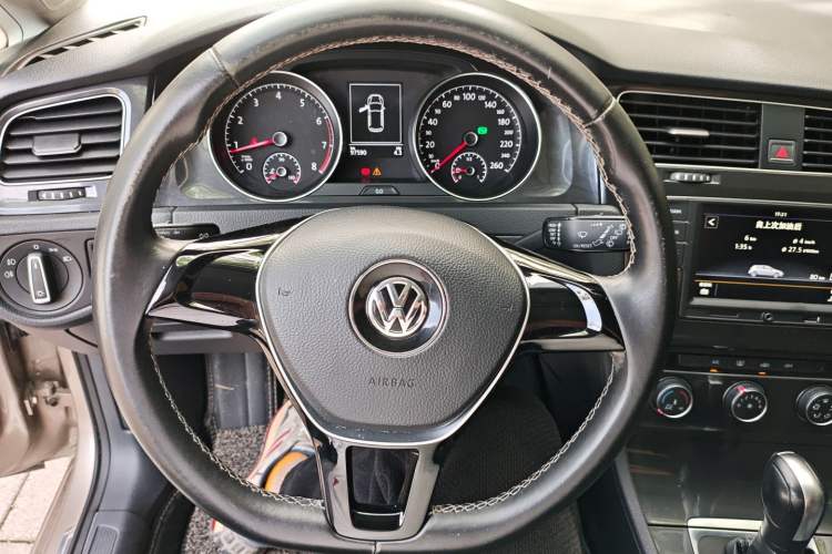 Used Volkswagen Golf 2017 1.6L Automatic Comfort Million-Vehicle Anniversary Edition