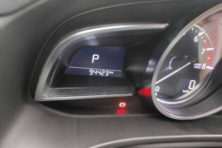 Used Mazda 3 Axela 2017 Hatchback 2.0L Automatic Sport Model China V Emission Standard Odometer Close Up