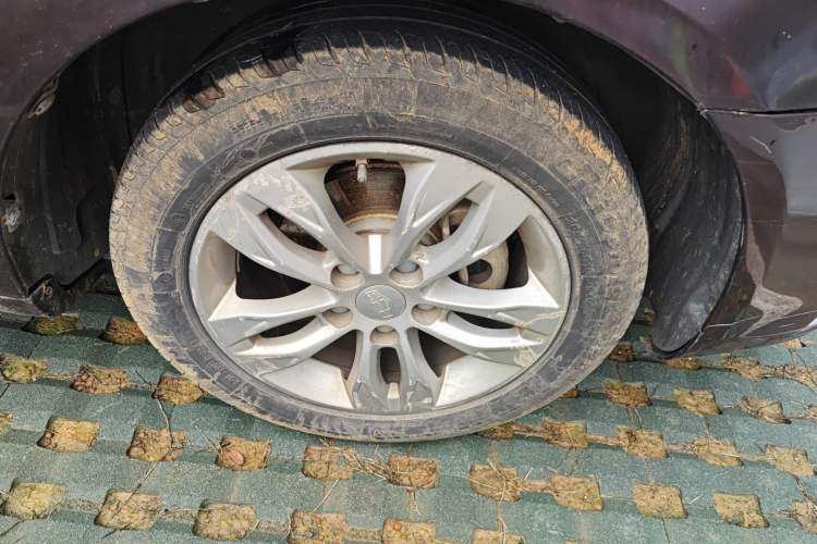 Used Geely Auto Emgrand 2016 Sedan 1.5L CVT Upward Version
