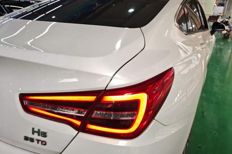 Used Hongqi H5 2022 Classic Model Facelift 1.8T Automatic Smart Connect Flagship Edition
