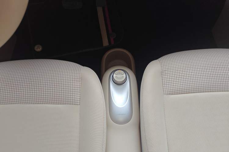 Used Wuling Hongguang MINIEV 2025 Four-Door Version Advanced Edition Gear Lever