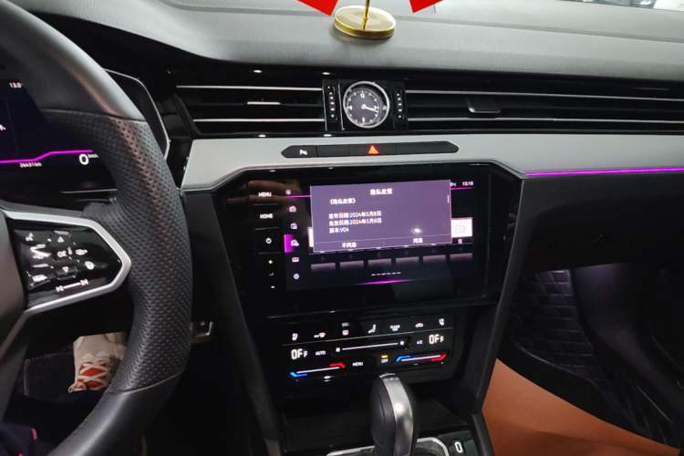 Used Volkswagen Magotan 2025 Zhongxiang Version 330TSI DSG Luxury Edition Audio And AC Panel