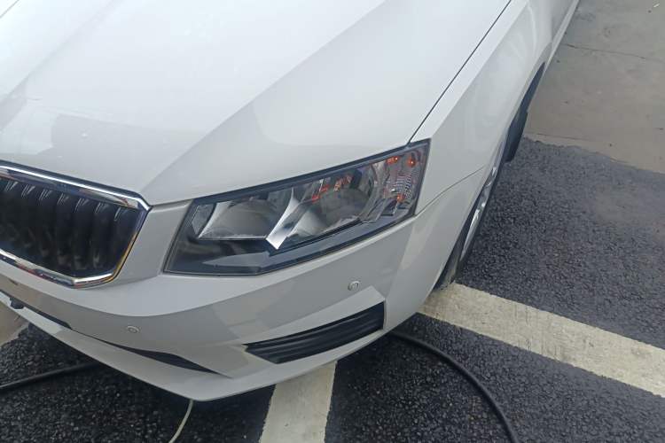 Used Skoda Octavia 2017 Classic Model 1.6L Automatic Standard Edition