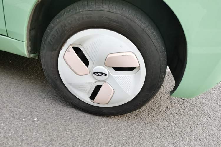 Used Chery QQ Ice Cream 2022 120km Conical Shape Lithium Iron Phosphate Right Front Wheel Hub