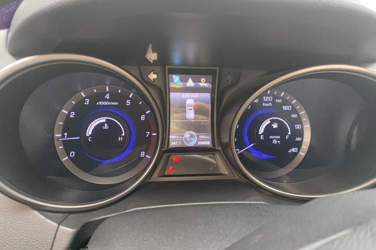 Used CHANGAN CS75 2014 2.0L Manual Leading Version China IV Standard
