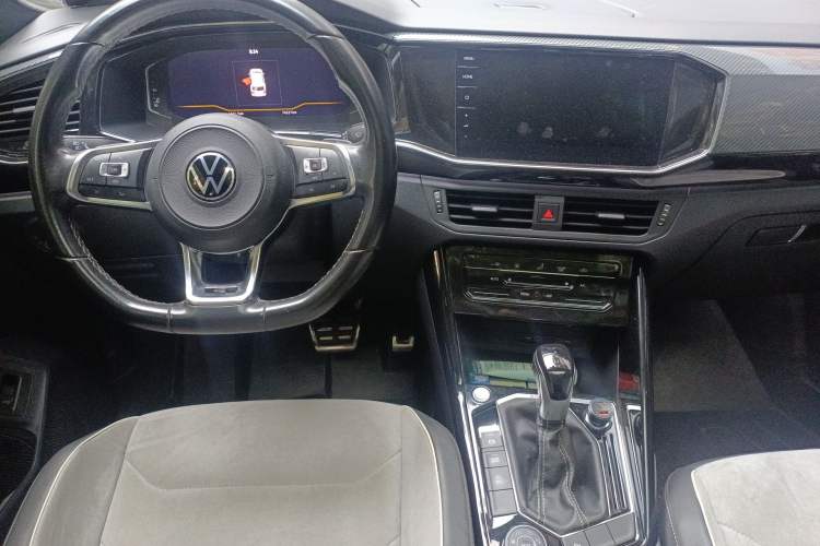 Used Volkswagen Tayron 2021 380TSI All-Wheel Drive R-Line Connected Version Center Console
