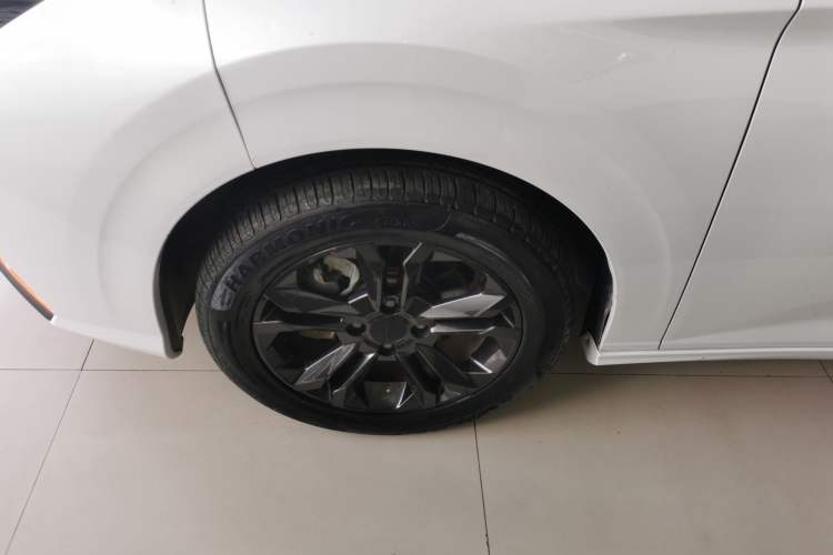 Used Dongfeng Aeolus Yixuan 2023 Mach Edition 1.5L Automatic Chasing Wind Version Left Front Wheel Hub